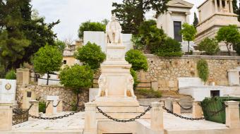 οικογενειακό τάφο στην Αθήνα